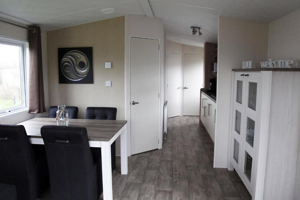 Beach Chalet Tranquilo room 5