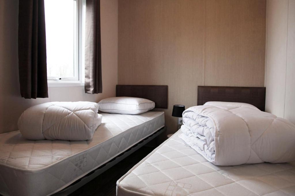 Beach Chalet Tranquilo room 6
